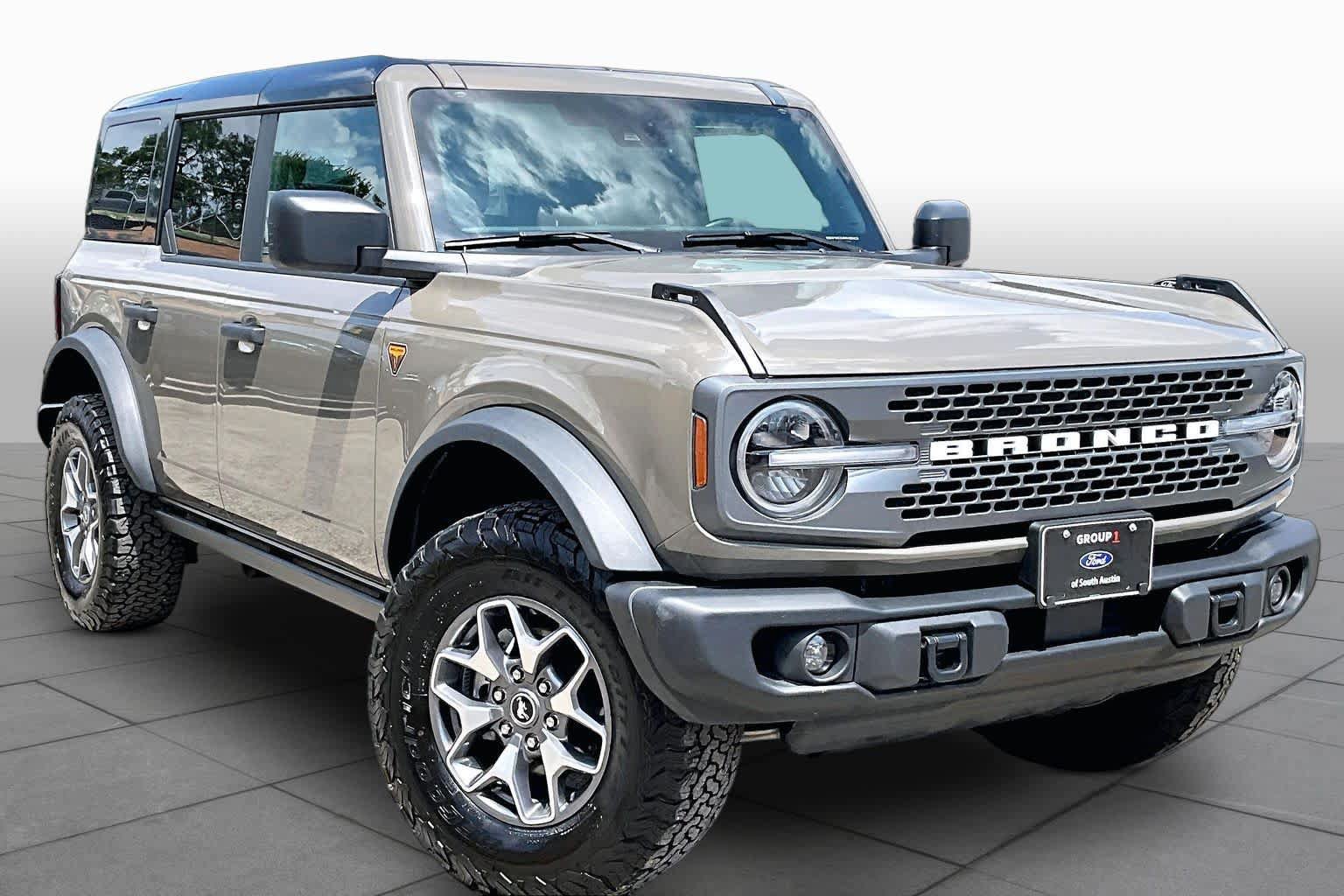 Certified 2025 Ford Bronco Badlands AWD/4WD image 3