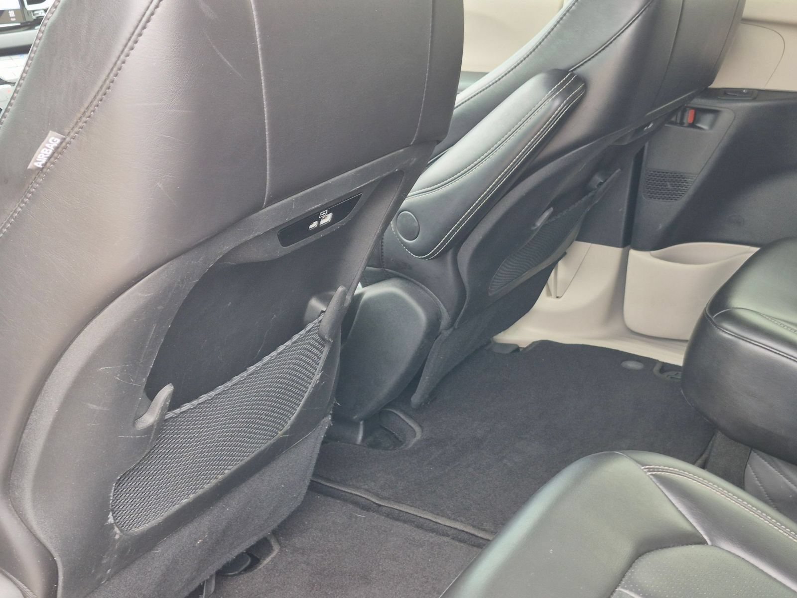 Used 2023 Chrysler Pacifica Touring-L FWD image 24