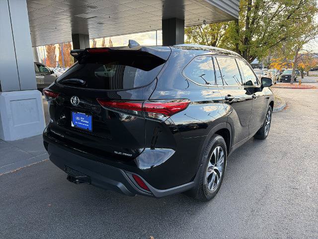 Used 2021 Toyota Highlander XLE AWD/4WD image 12