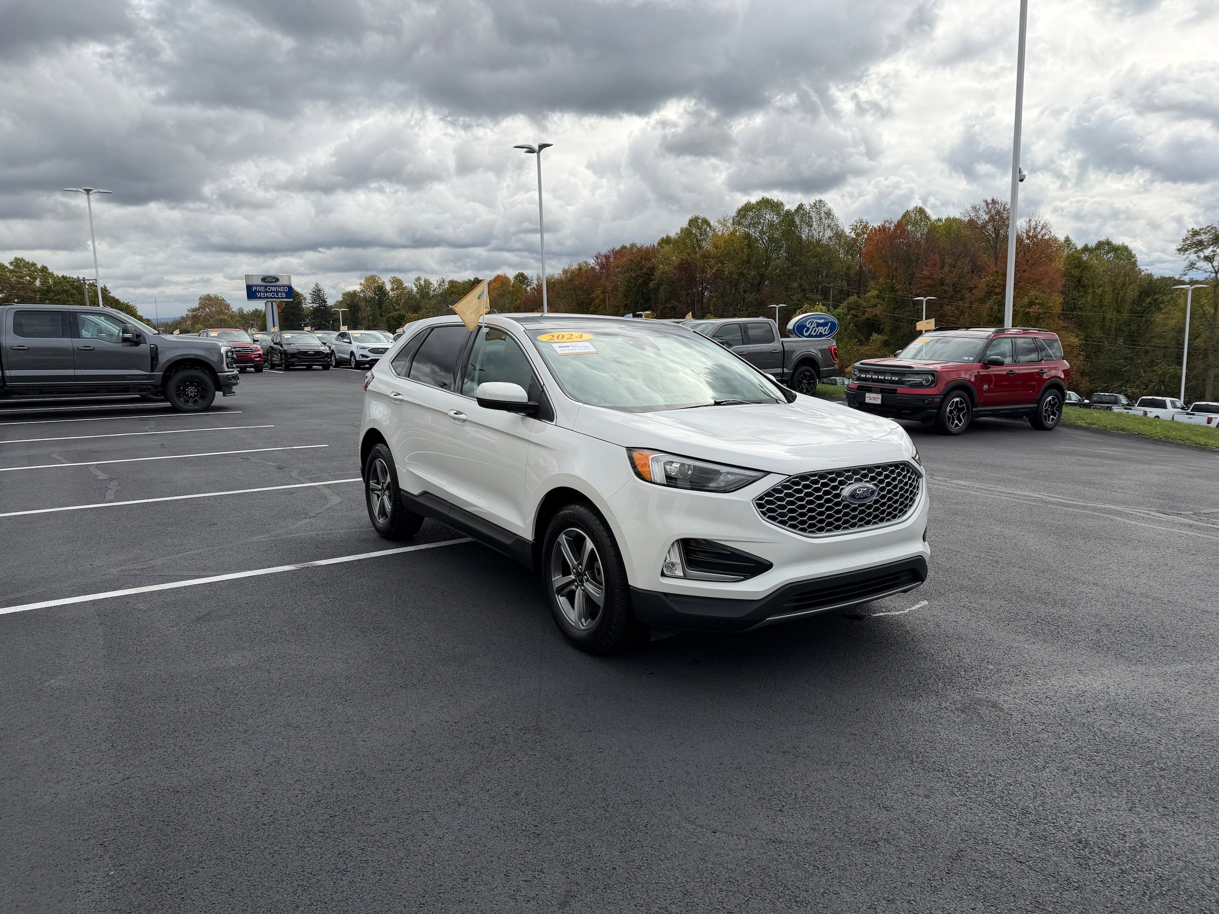 Certified 2024 Ford Edge SEL w/ Convenience Package AWD/4WD image 3