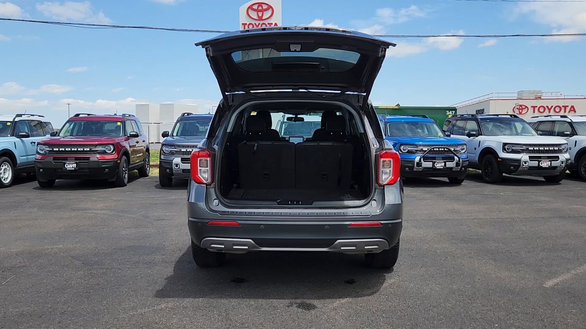 Certified 2022 Ford Explorer XLT w/ Equipment Group 202A AWD/4WD image 19