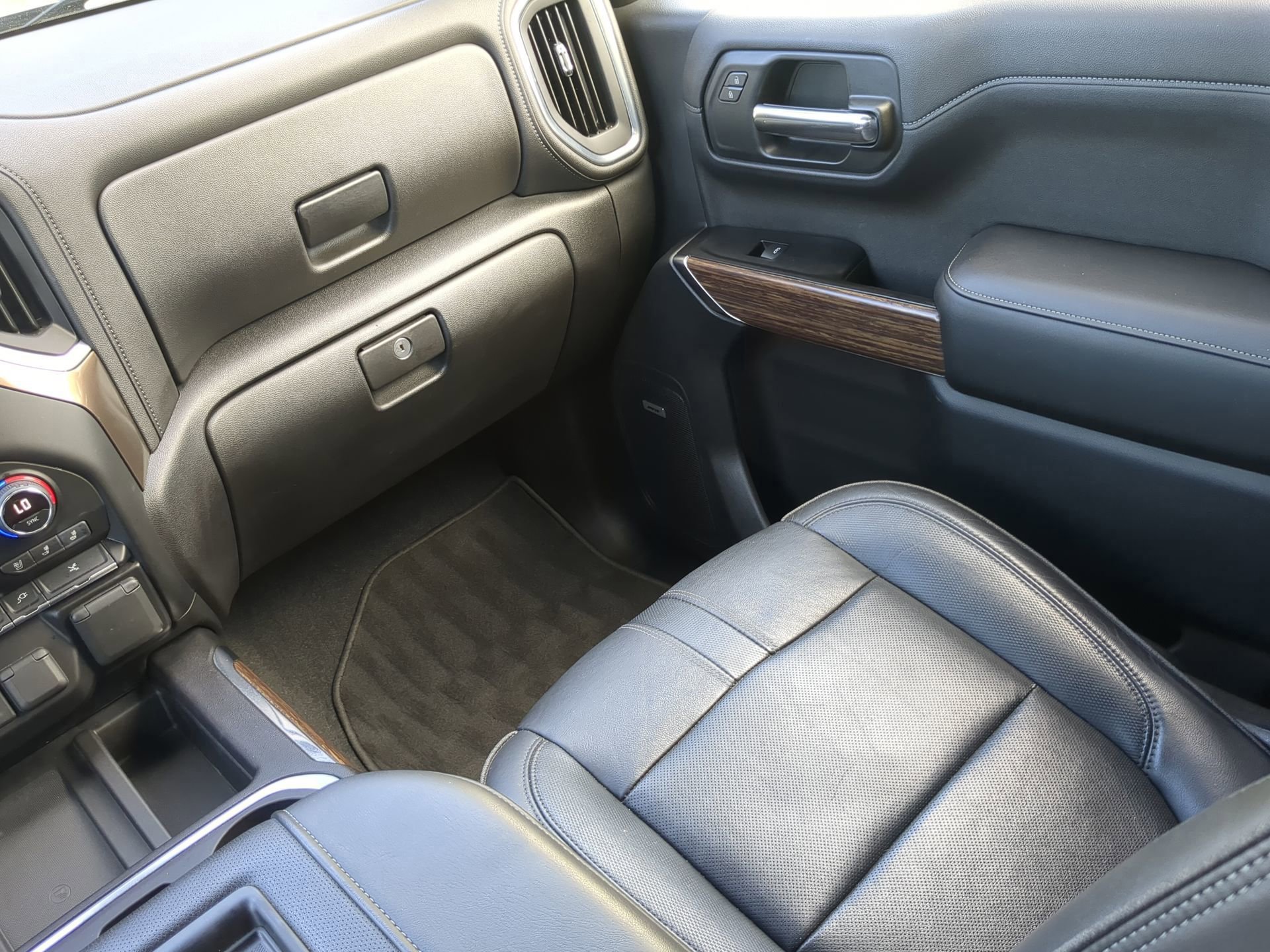 Used 2019 Chevrolet Silverado 1500 High Country w/ Technology Package image 53