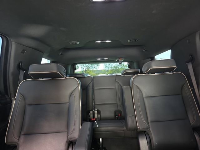 Used 2022 GMC Yukon SLT w/ SLT Luxury Package image 4