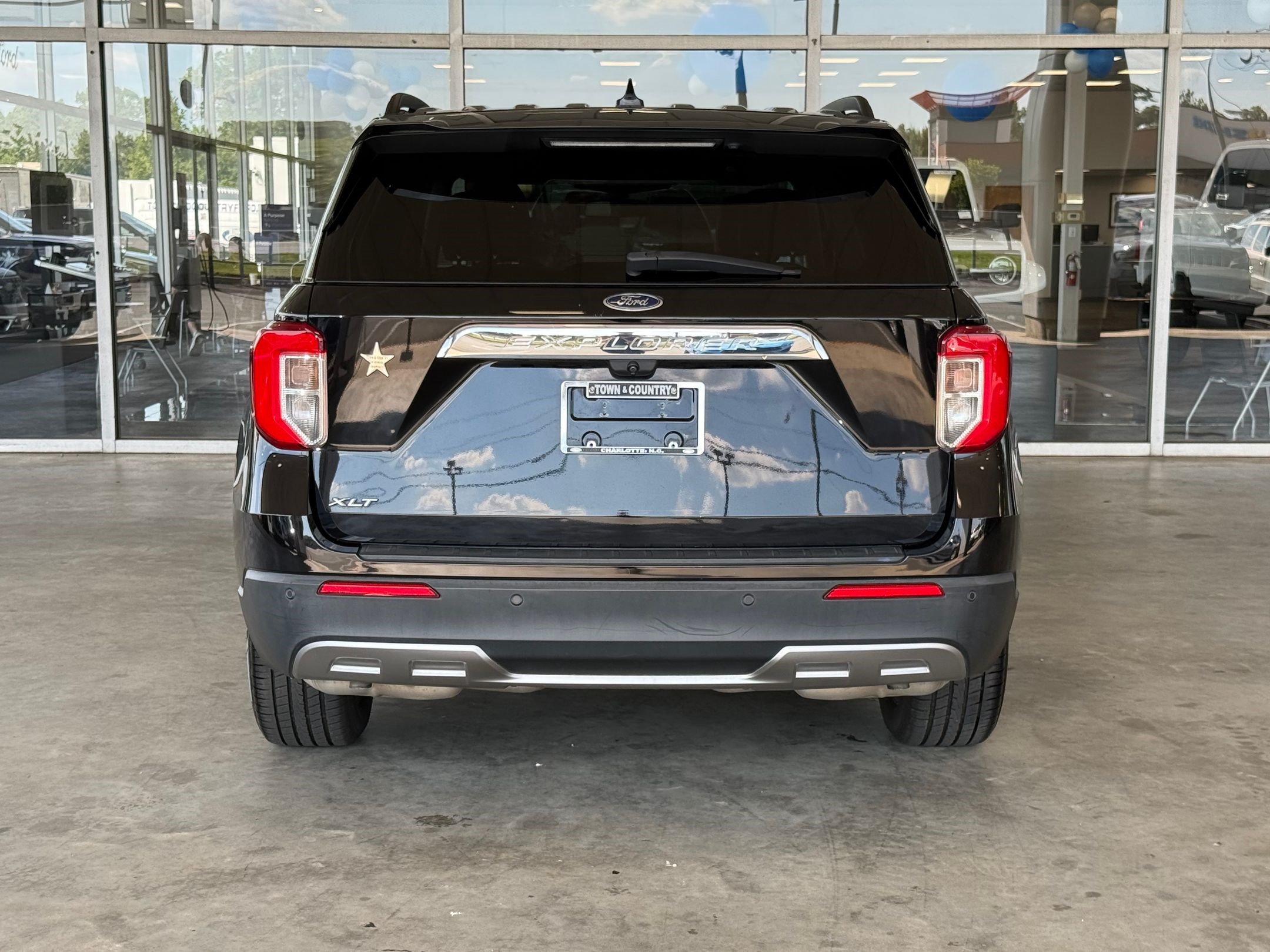 Certified 2020 Ford Explorer XLT w/ Equipment Group 202A RWD image 10