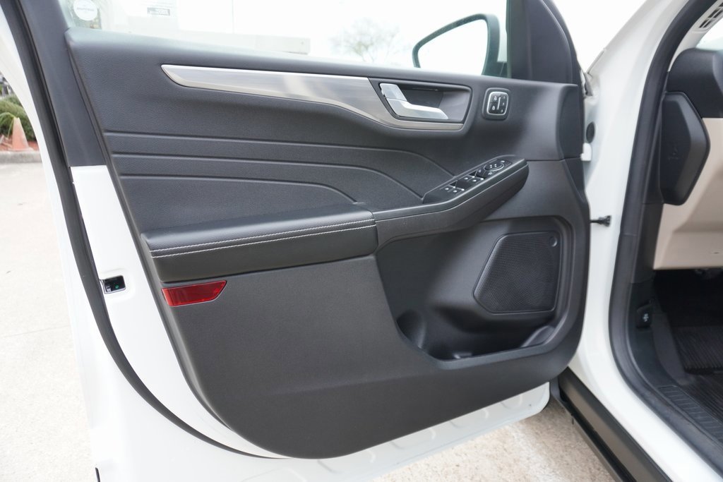 Certified 2022 Ford Escape Titanium image 8