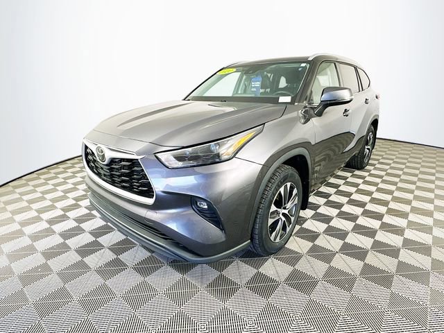 Used 2022 Toyota Highlander XLE image 6