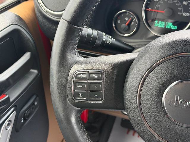 Used 2018 Jeep Wrangler Unlimited Rubicon w/ Connectivity Group image 16