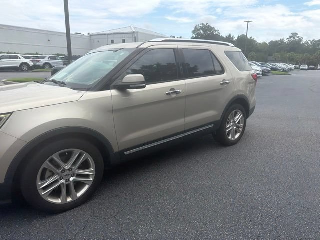 Certified 2017 Ford Explorer Limited FWD image 11