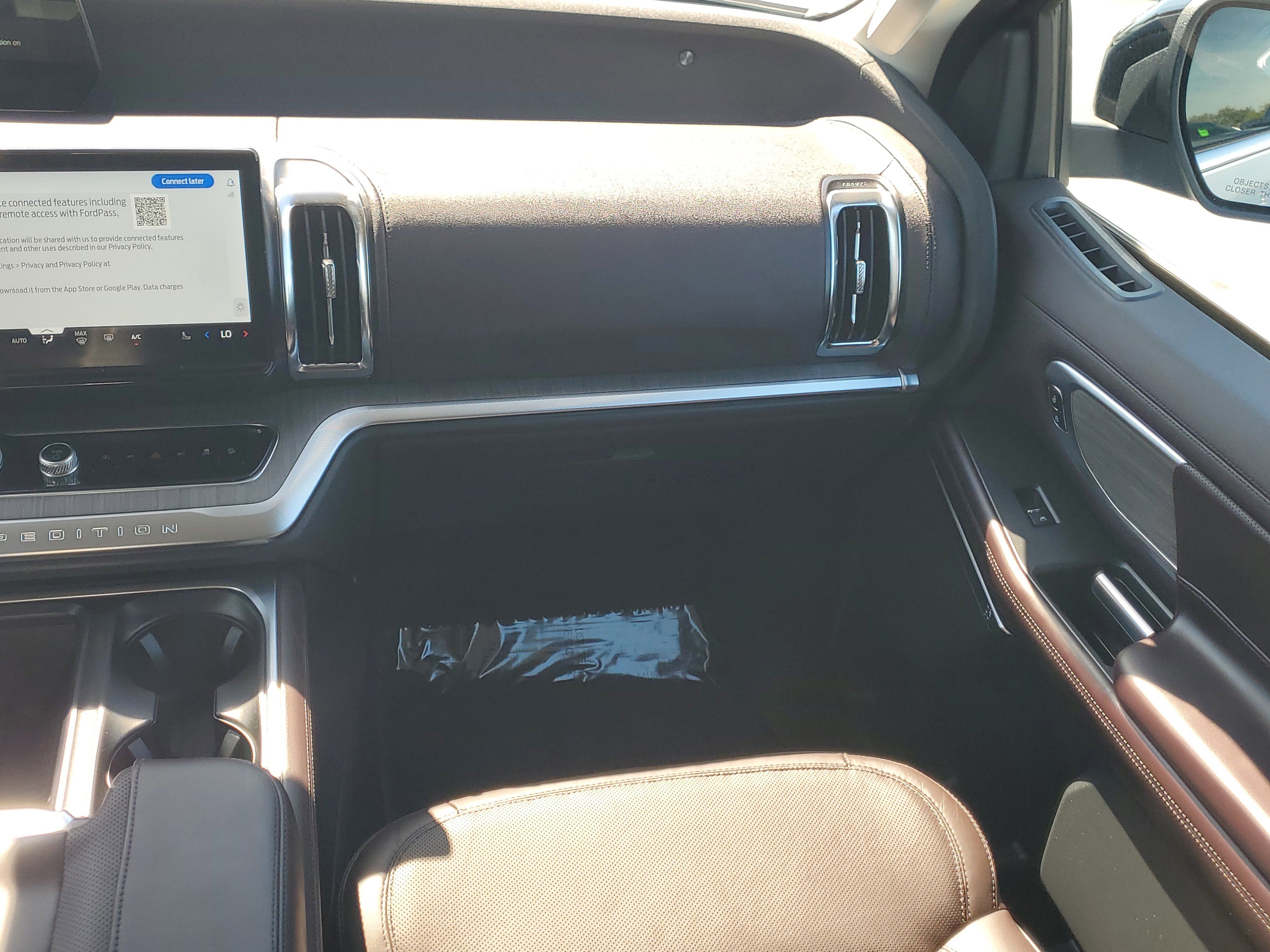 Certified 2025 Ford Expedition Platinum w/ Platinum Ultimate Package image 18