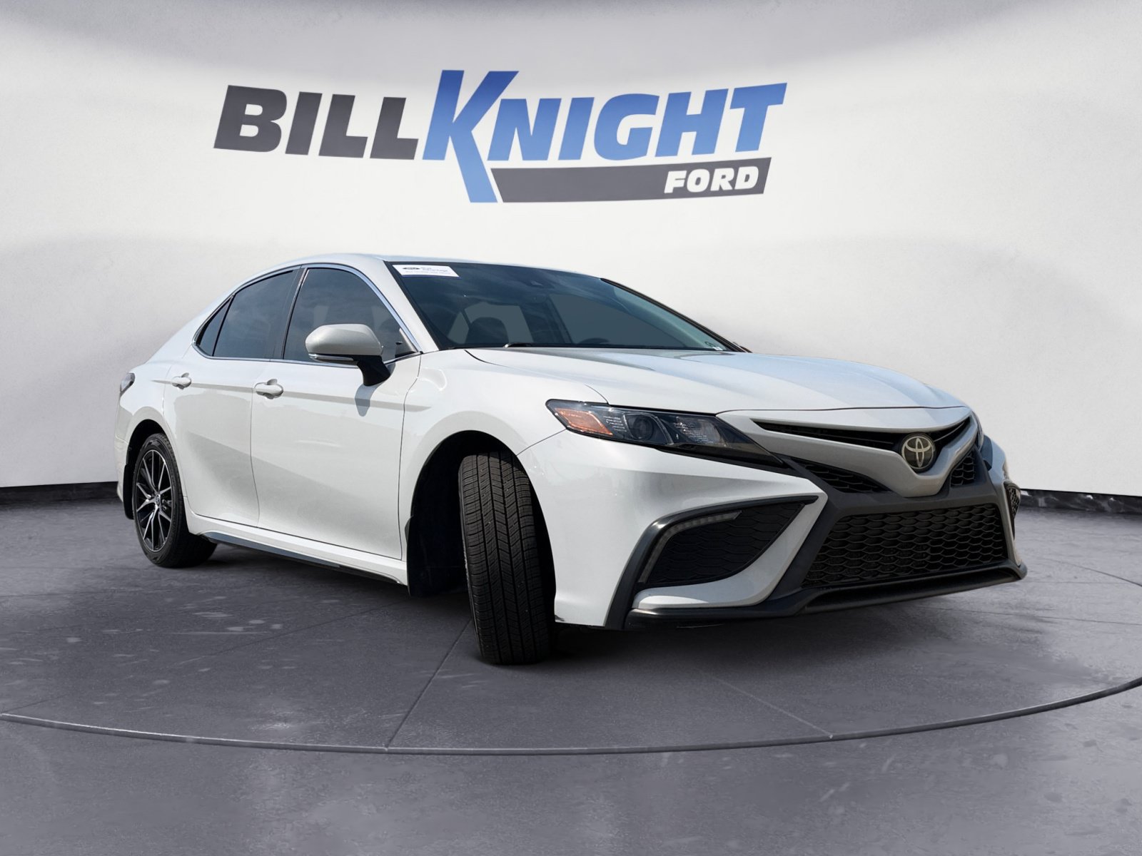 Used 2023 Toyota Camry SE w/ Convenience Package FWD image 7