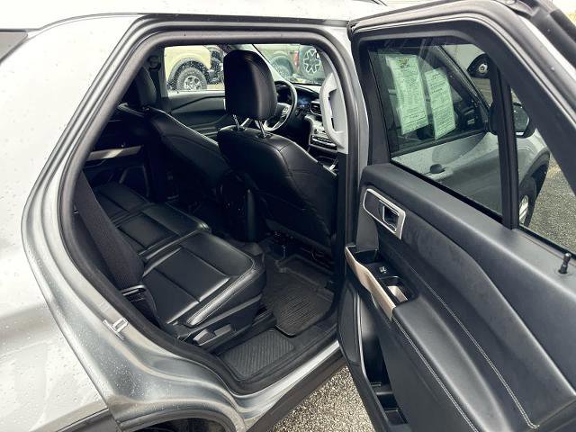 Certified 2023 Ford Explorer XLT w/ Equipment Group 202A image 9