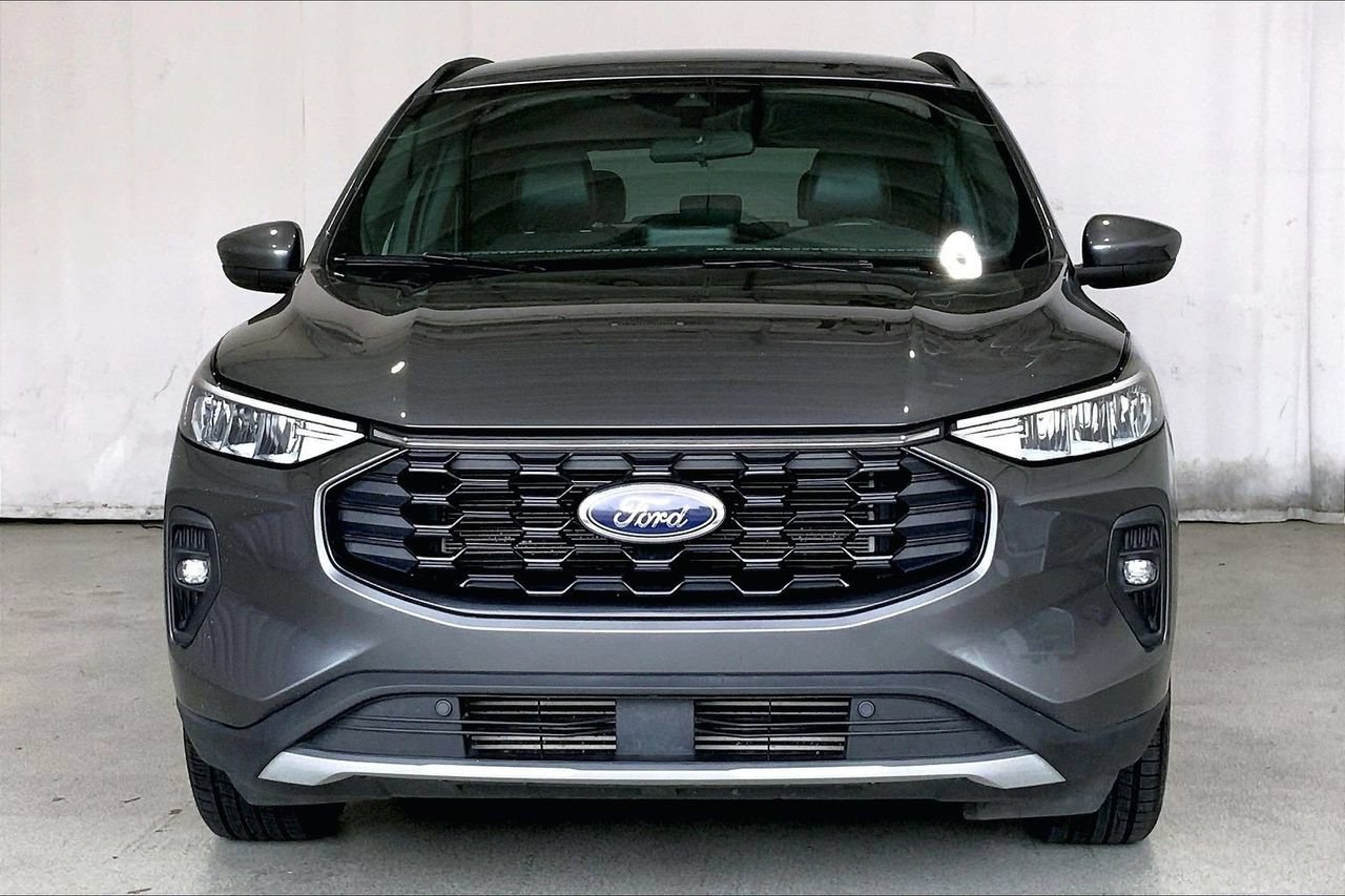 Certified 2025 Ford Escape ST-Line Select AWD/4WD image 2