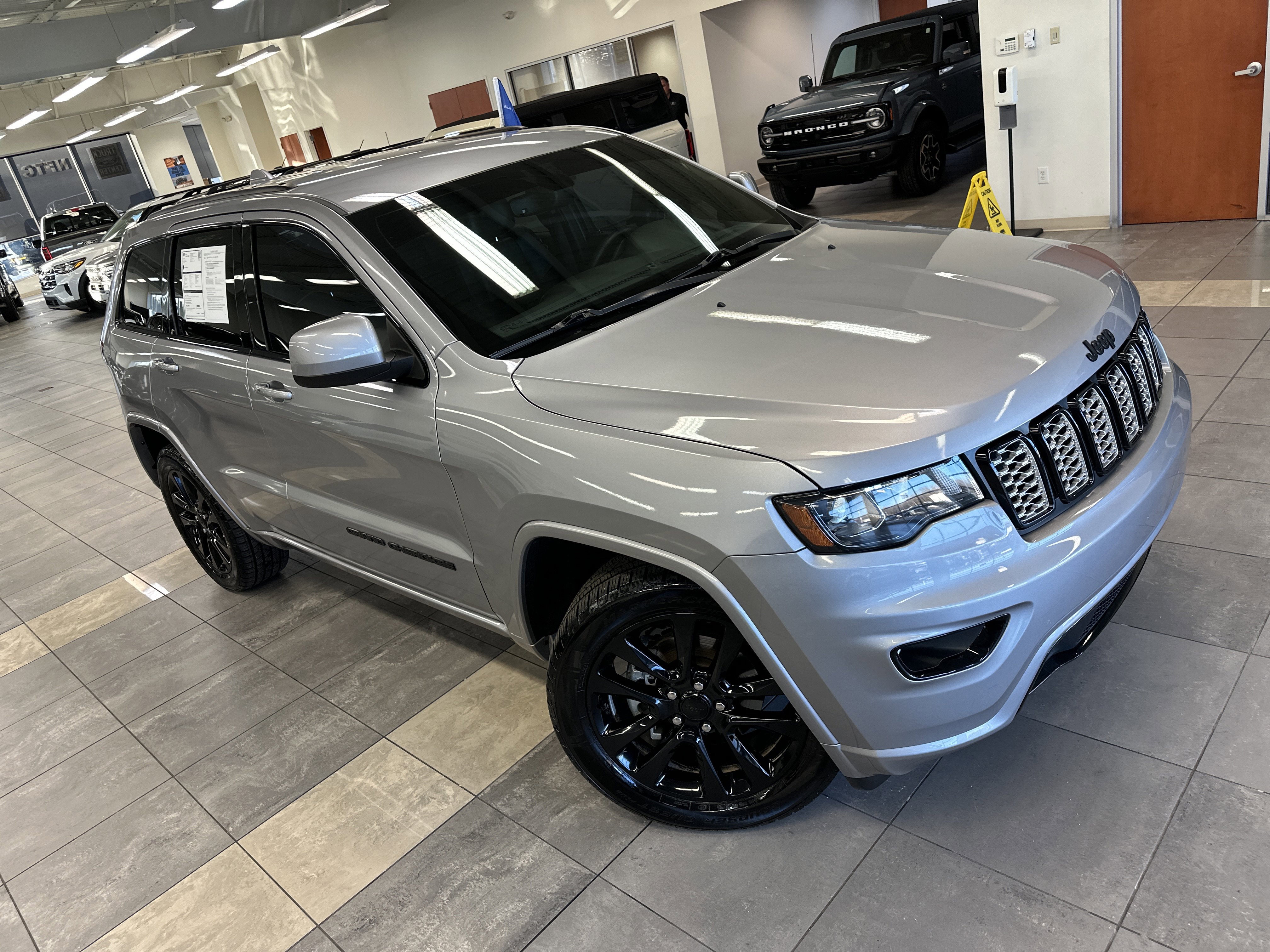 Used 2018 Jeep Grand Cherokee Altitude image 9