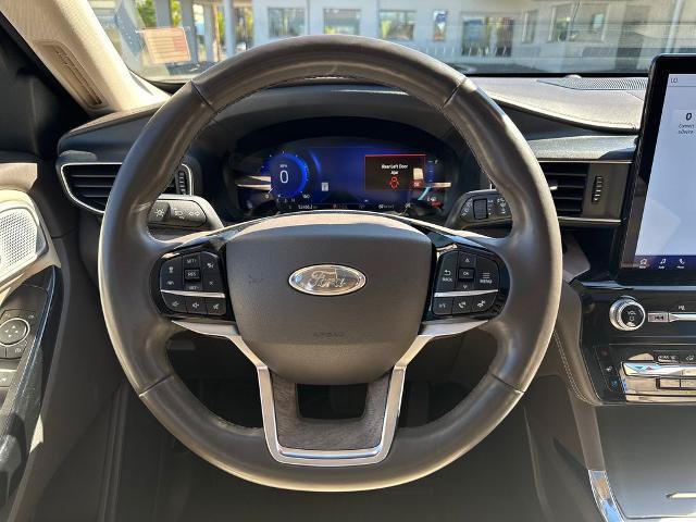 Certified 2022 Ford Explorer Platinum w/ Equipment Group 601A AWD/4WD image 17