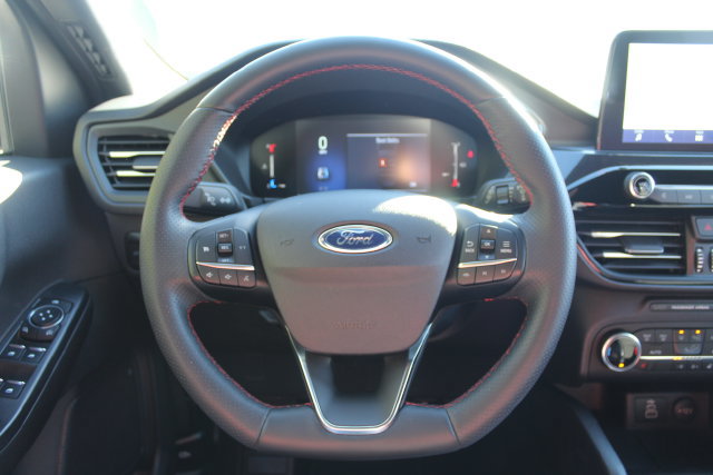 Certified 2025 Ford Escape ST-Line Select AWD/4WD image 6