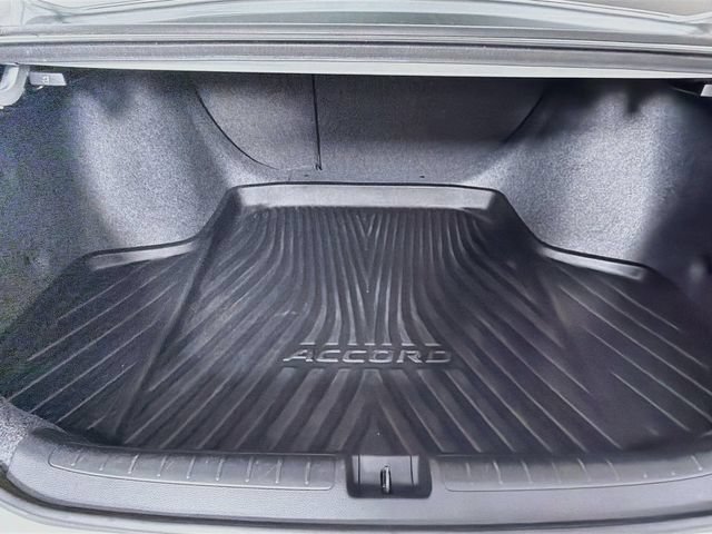 Used 2018 Honda Accord Touring image 32