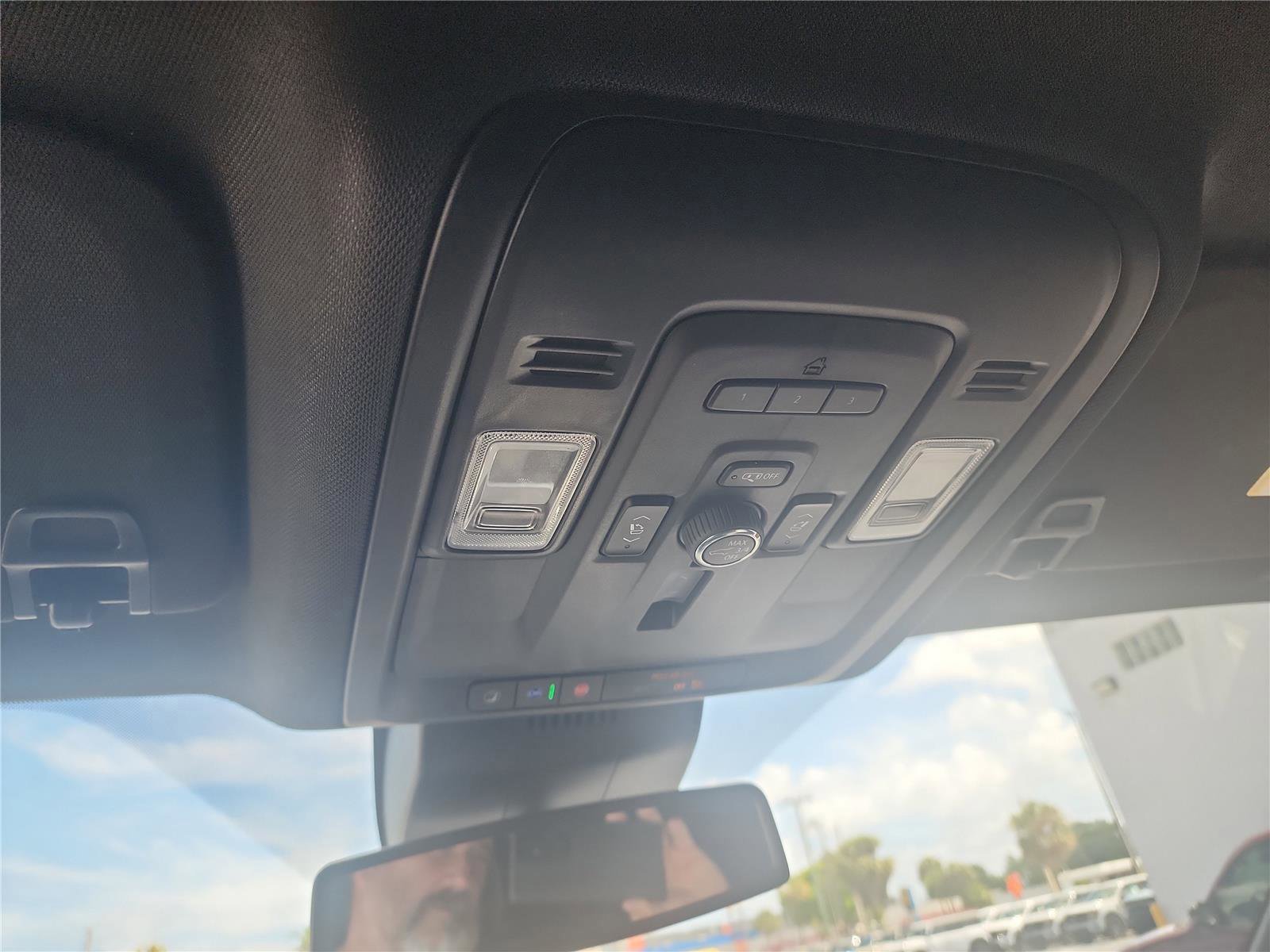 Used 2023 Chevrolet Suburban Premier image 38