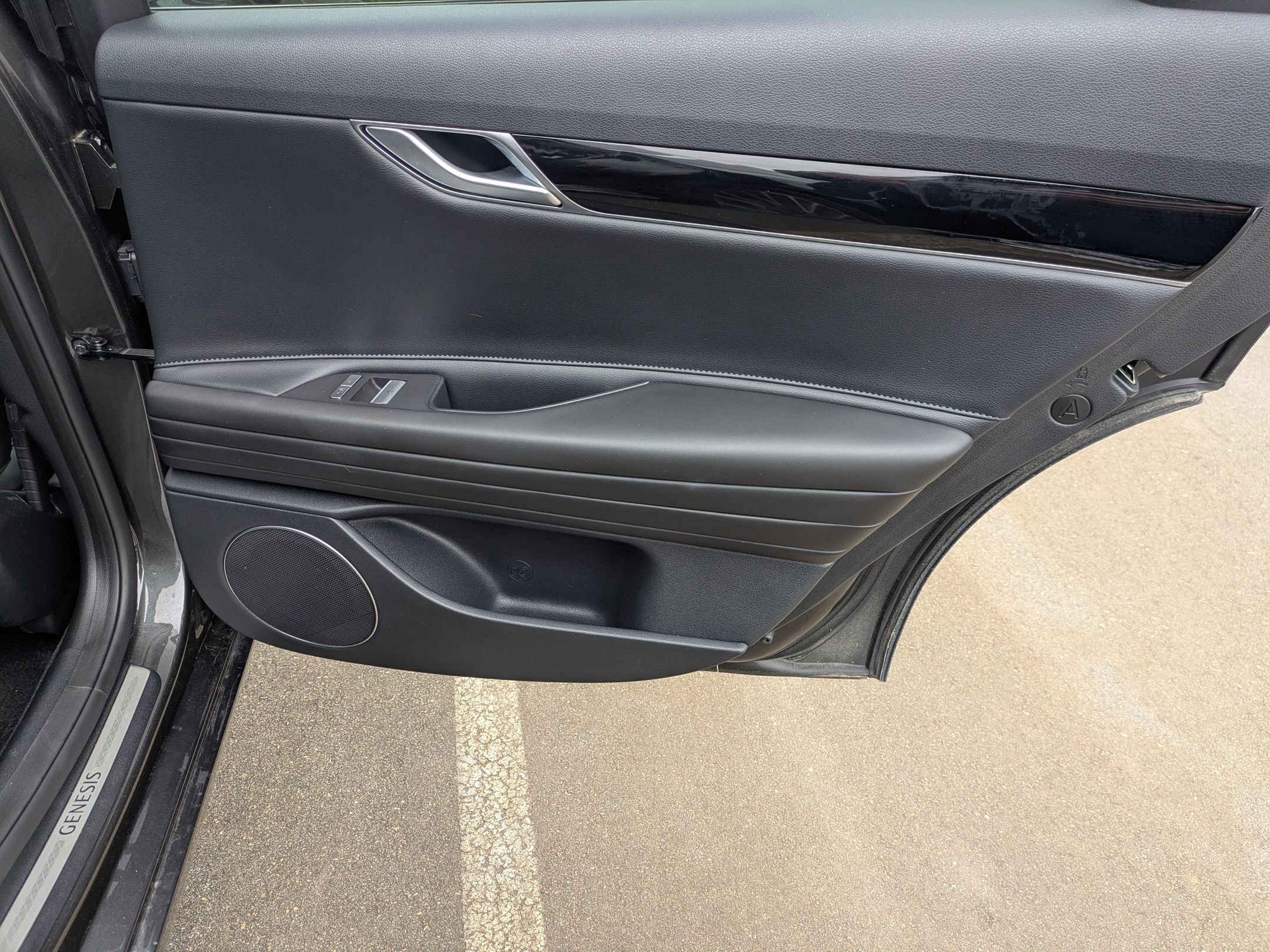 Used 2023 Genesis G80 2.5T image 31