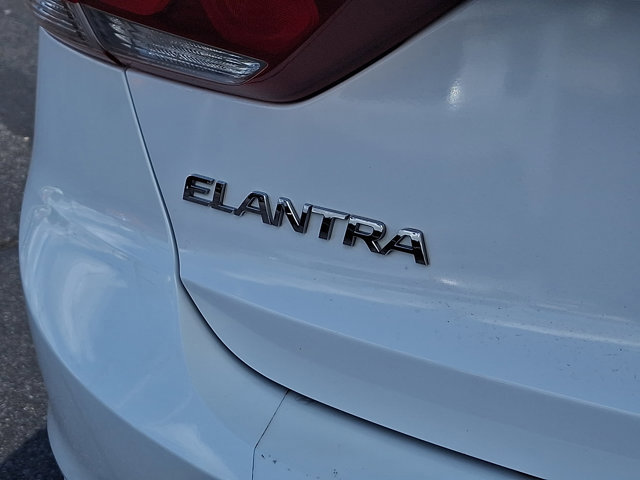 Used 2017 Hyundai Elantra SE FWD image 29