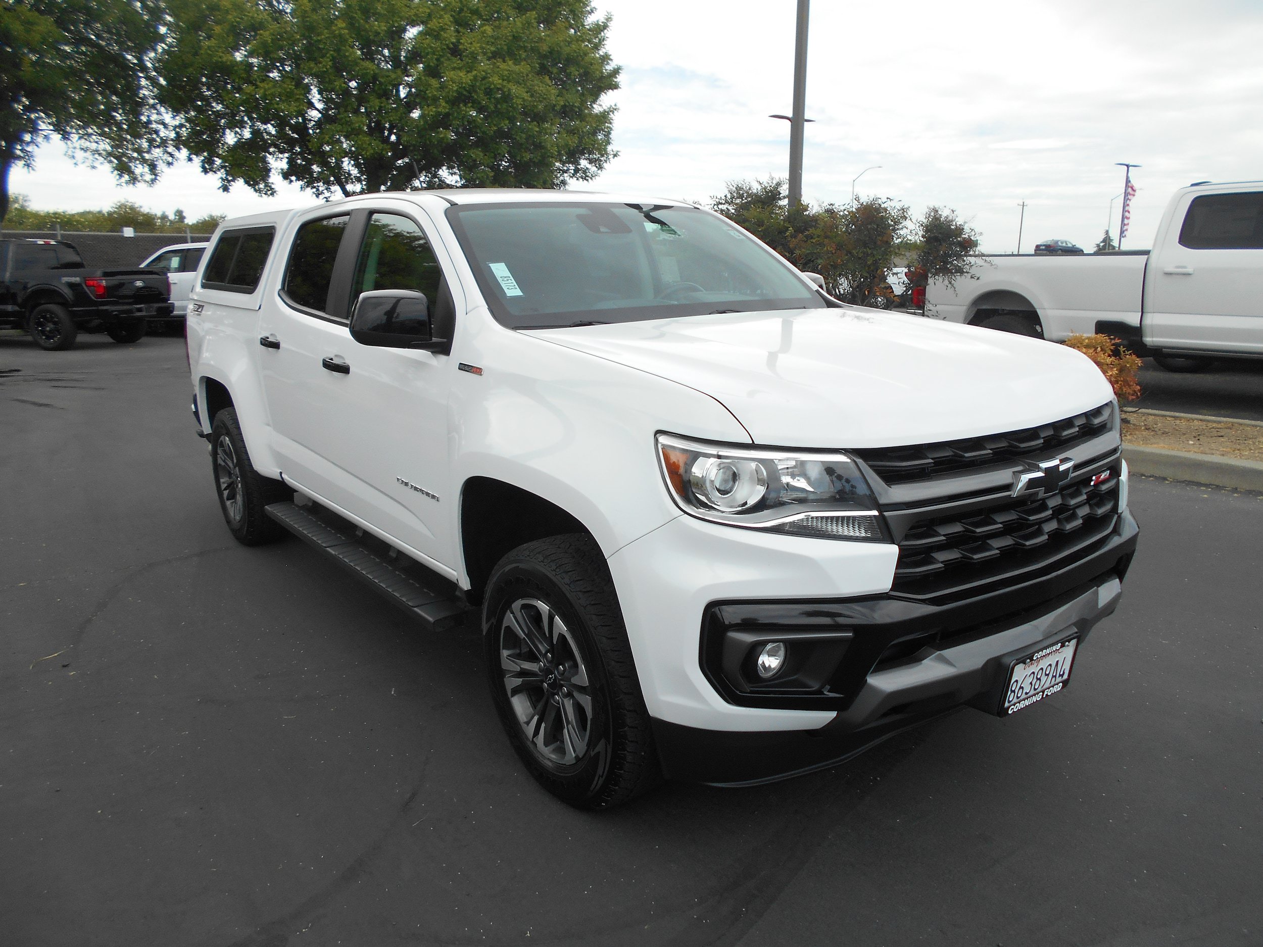 Used 2021 Chevrolet Colorado Z71 w/ Safety Package AWD/4WD image 3