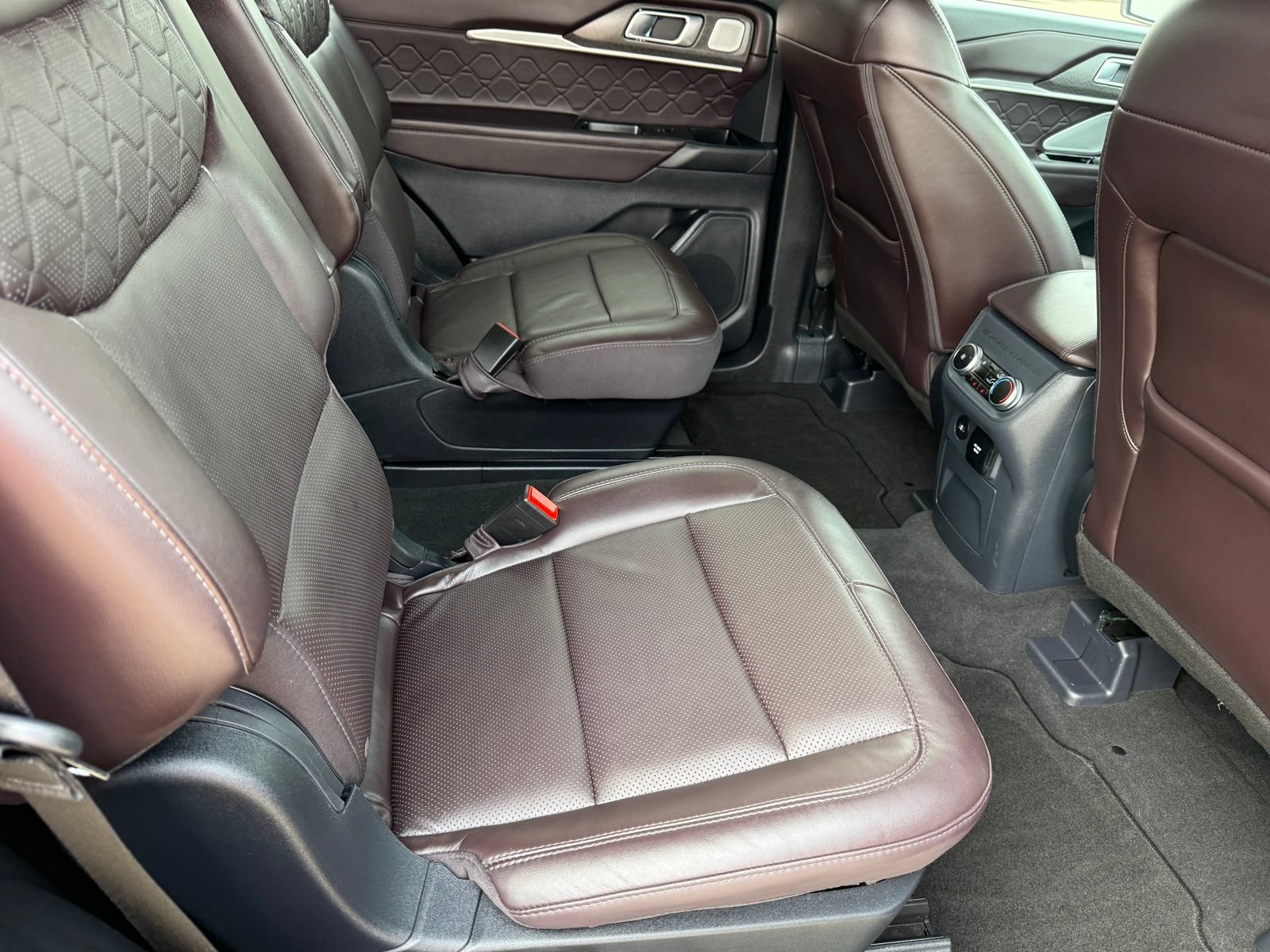 Certified 2025 Ford Explorer Platinum w/ LUX Leather Package AWD/4WD image 20