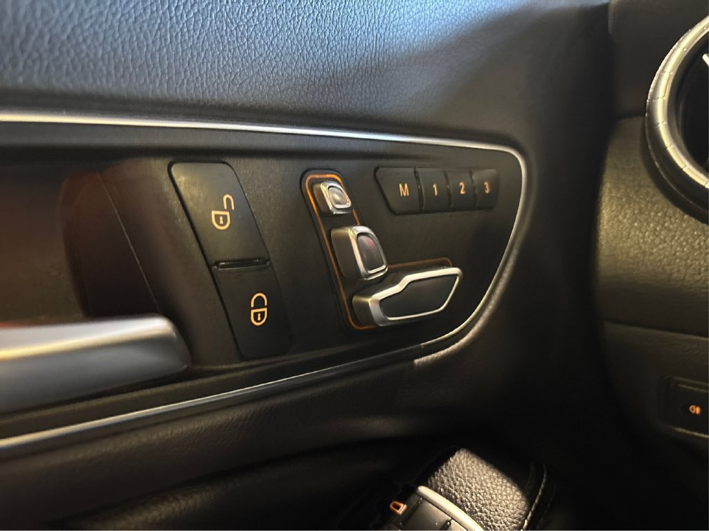 Used 2018 Mercedes-Benz CLA 250 4MATIC image 30