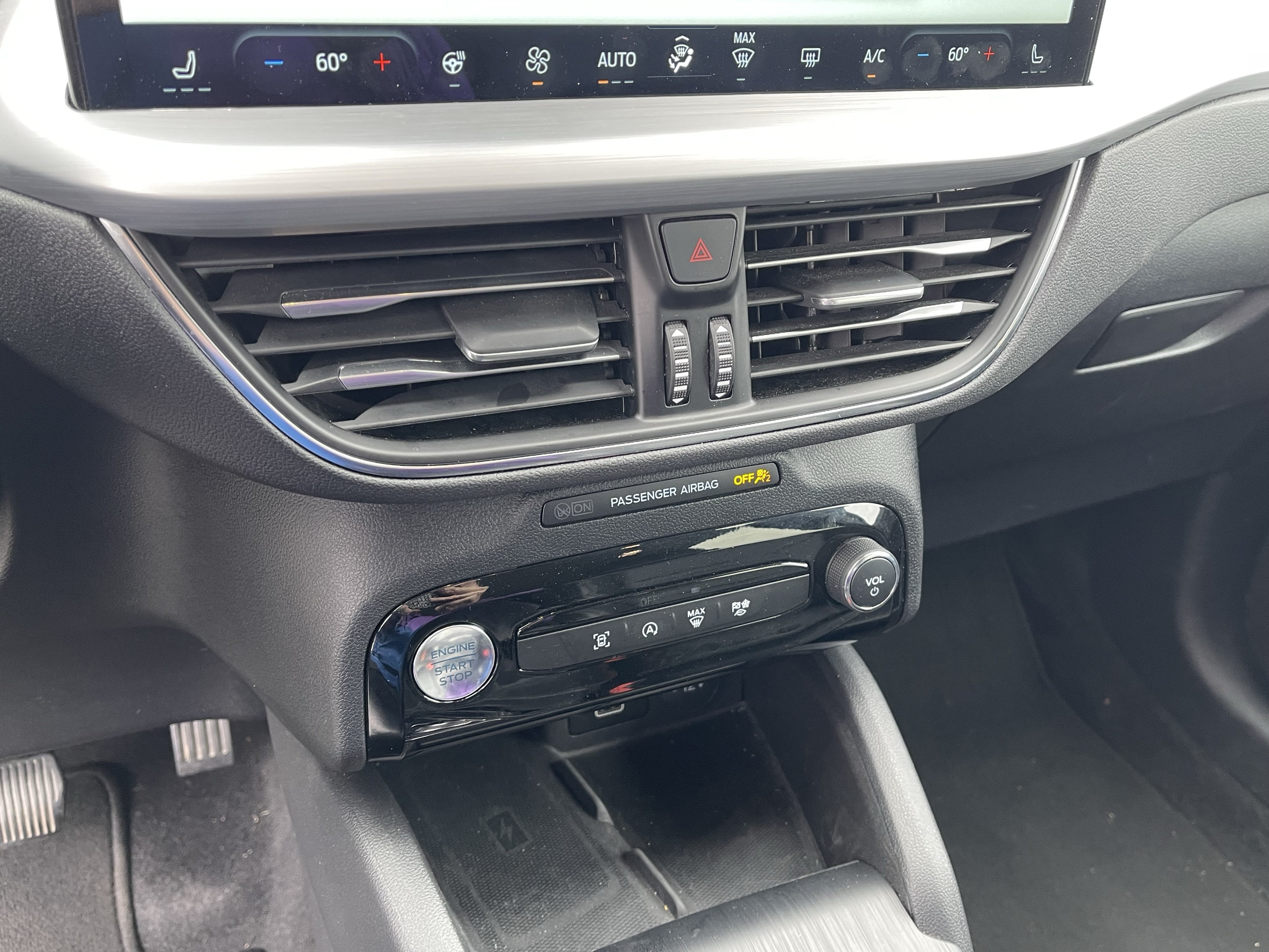 Certified 2025 Ford Escape Platinum AWD/4WD image 19