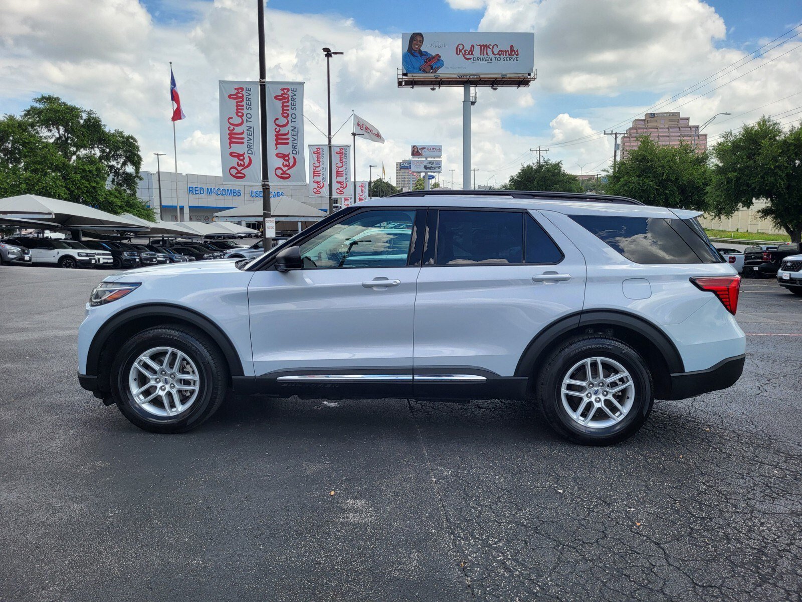 Certified 2025 Ford Explorer Active RWD image 7