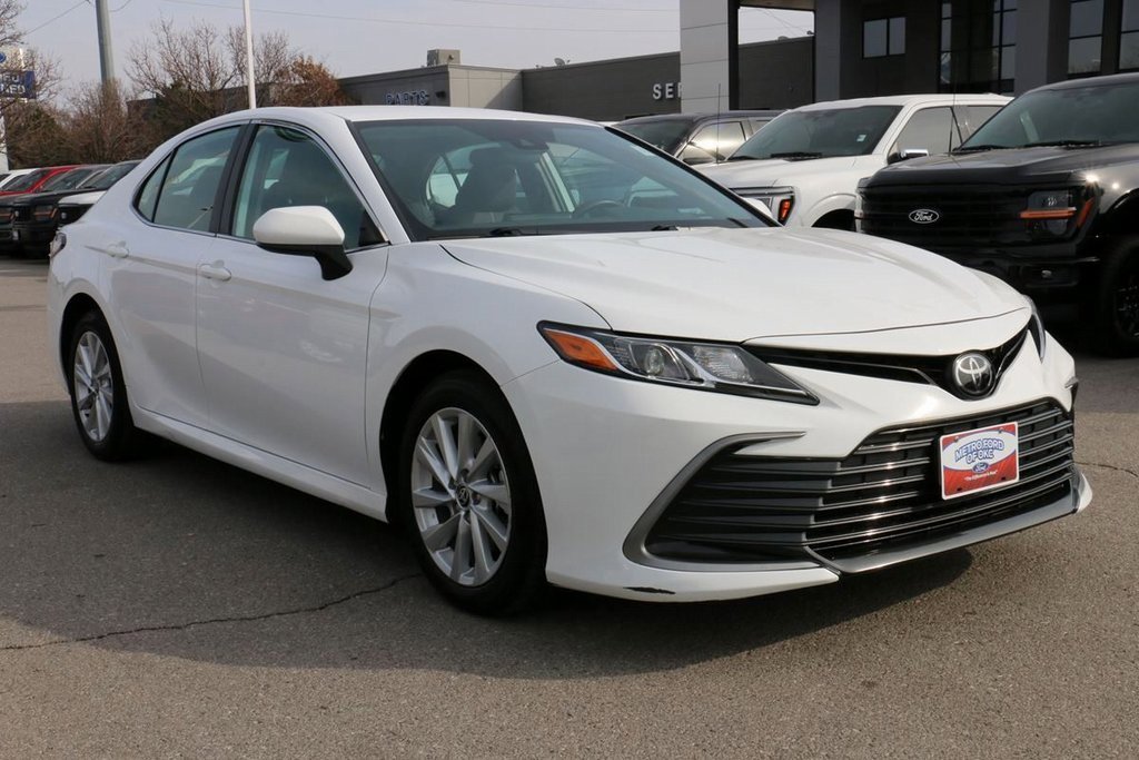 Used 2024 Toyota Camry LE image 4