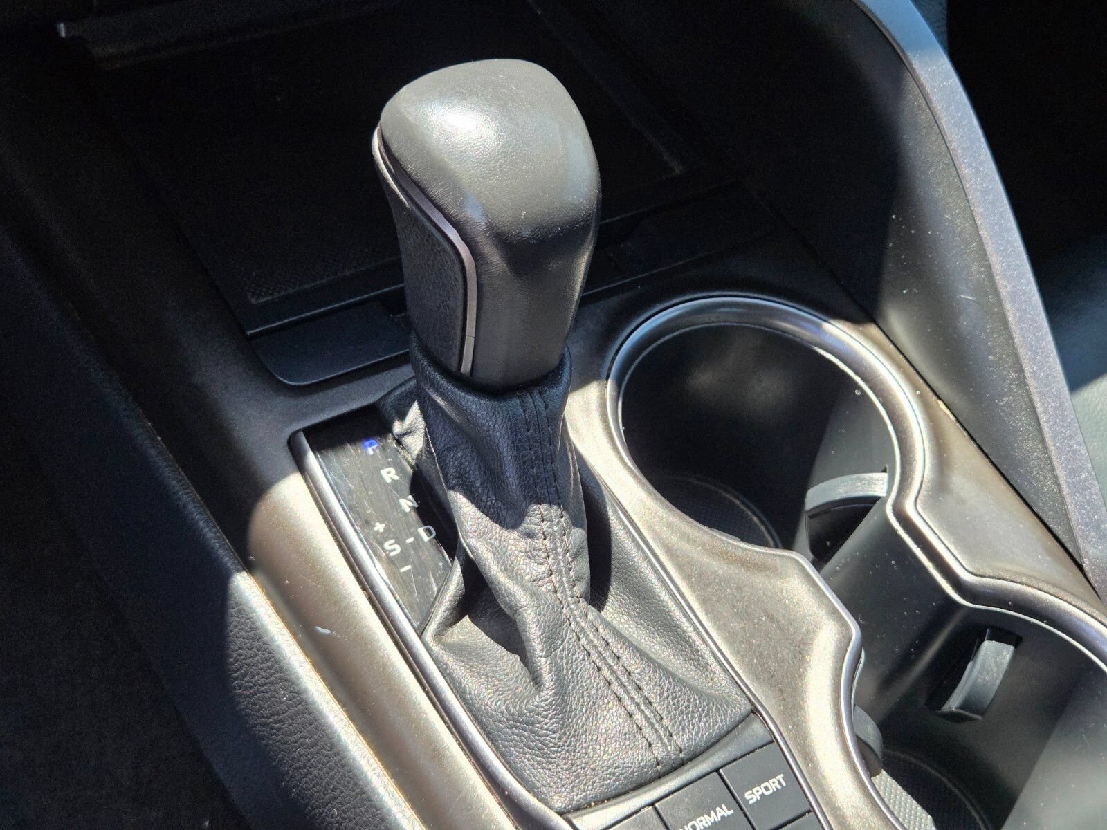Used 2022 Toyota Camry SE FWD image 23