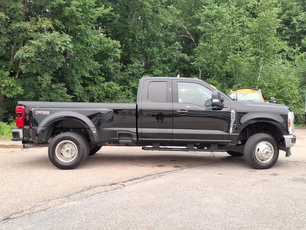 Certified 2024 Ford F350 XLT w/ 360-Degree Camera Package AWD/4WD image 3