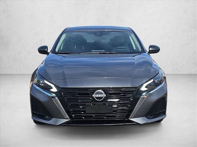 Used 2025 Nissan Altima 2.5 SV FWD image 2