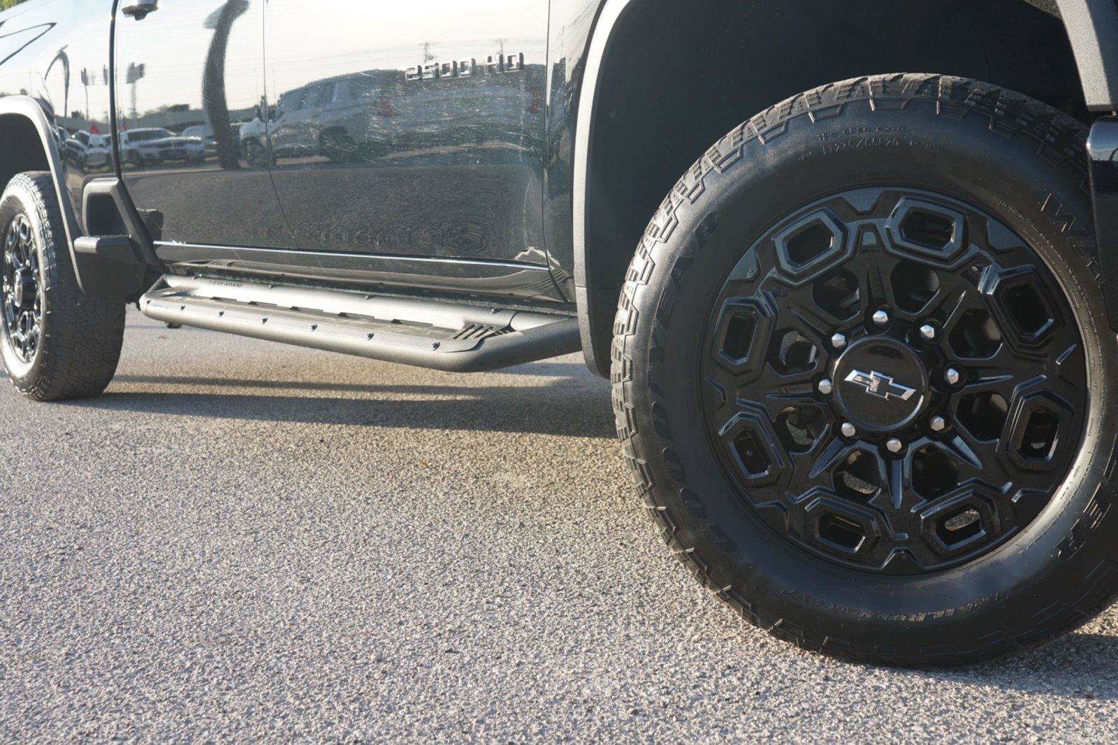 Used 2024 Chevrolet Silverado 2500 LTZ w/ LTZ Plus Package AWD/4WD image 2