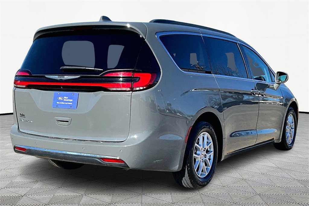 Used 2022 Chrysler Pacifica Touring-L image 4