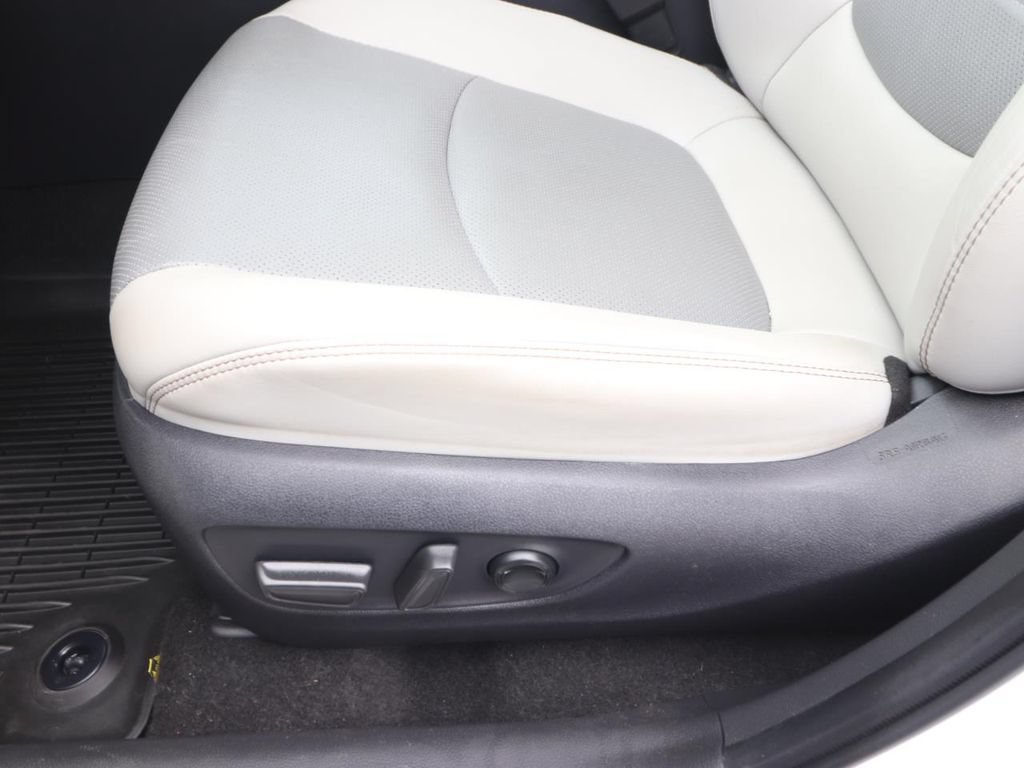 Used 2024 Toyota RAV4 Limited FWD image 16