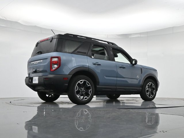 Certified 2025 Ford Bronco Sport Outer Banks w/ Outer Banks Tech Package+ AWD/4WD image 29