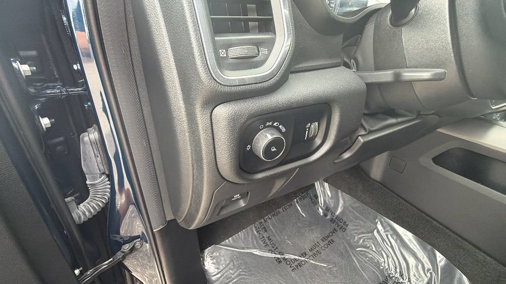 Used 2024 RAM 1500 Laramie AWD/4WD image 15
