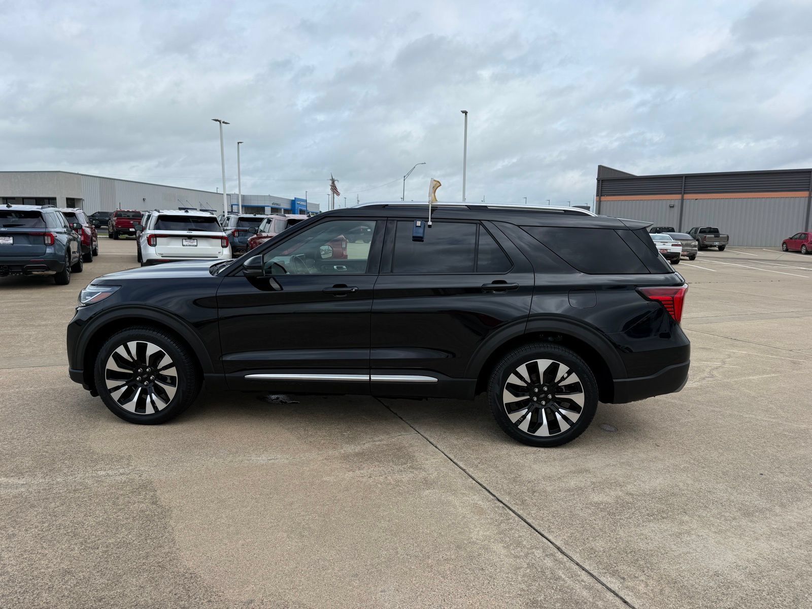 Certified 2025 Ford Explorer Platinum w/ LUX Leather Package AWD/4WD image 8