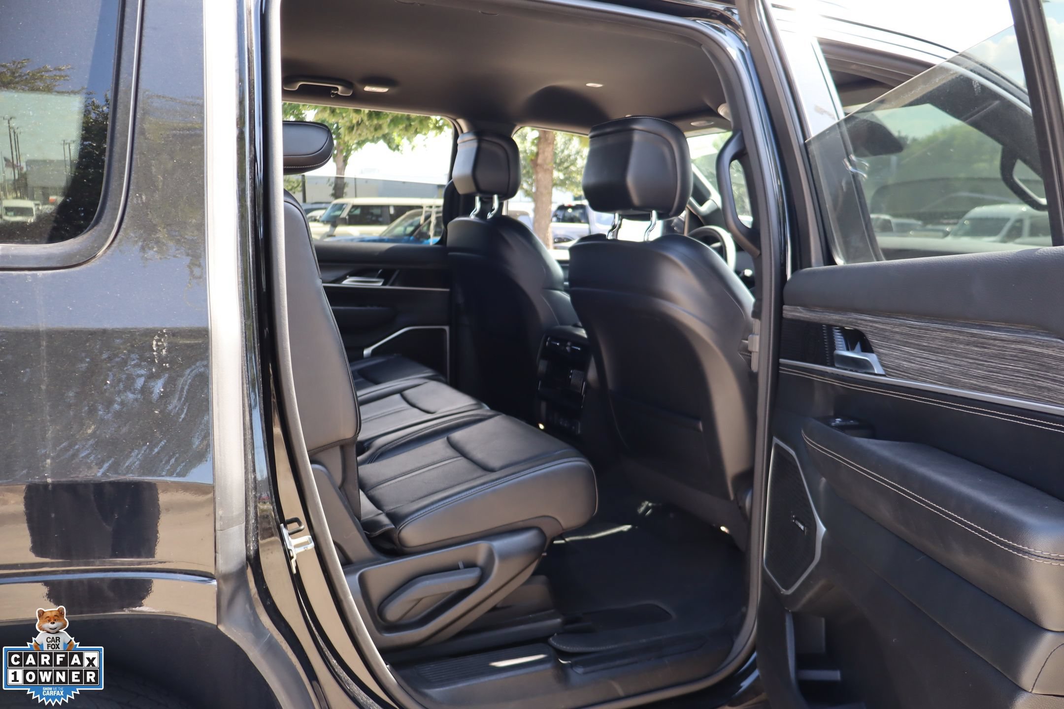 Used 2024 Jeep Wagoneer Series II w/ Flexible Seating Group AWD/4WD image 29