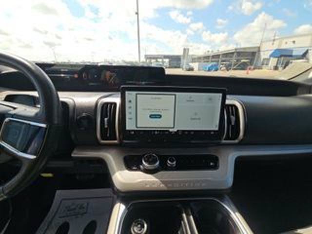 Certified 2025 Ford Expedition Active AWD/4WD image 3