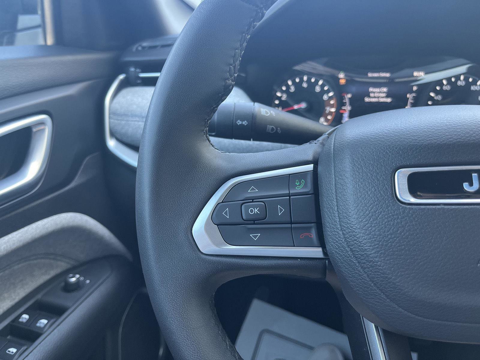 Used 2023 Jeep Compass Latitude AWD/4WD image 19