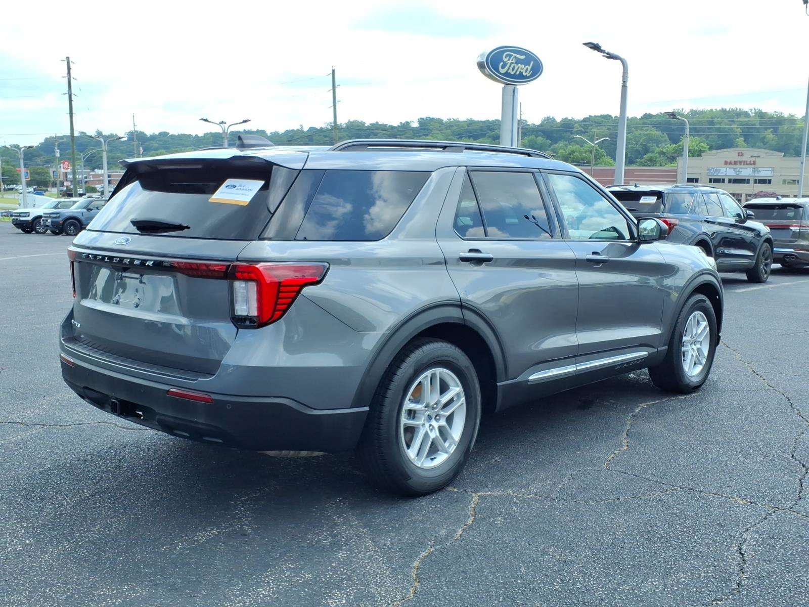 Certified 2025 Ford Explorer Active RWD image 8