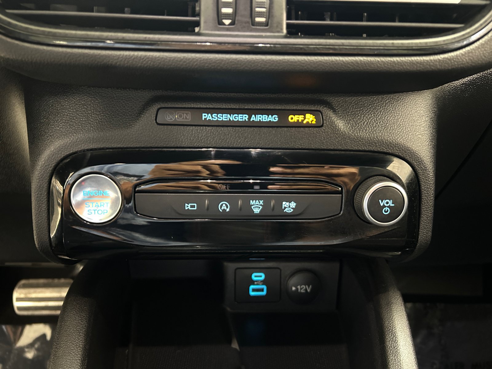 Certified 2023 Ford Escape ST-Line Select w/ Tech Pack #2 AWD/4WD image 17