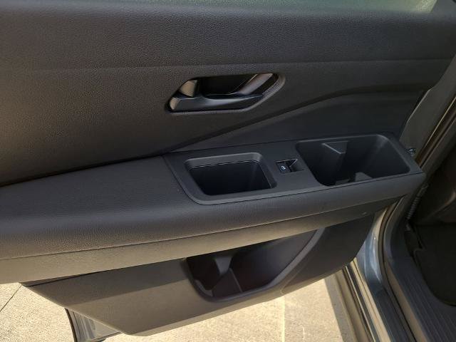 Used 2025 Nissan Pathfinder SV FWD image 16