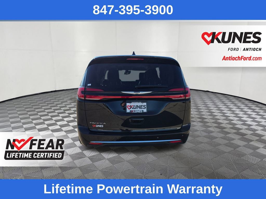 Used 2024 Chrysler Pacifica Touring-L image 4