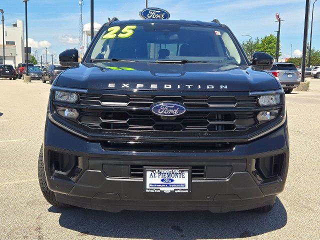 Certified 2025 Ford Expedition Active AWD/4WD image 4