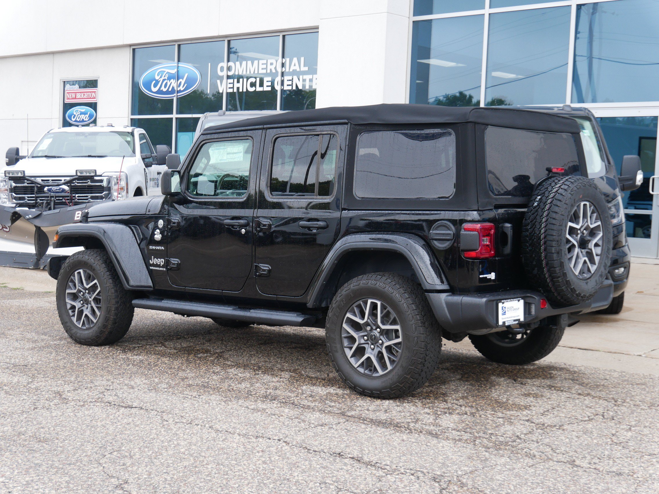 Used 2024 Jeep Wrangler Unlimited Sahara AWD/4WD image 27
