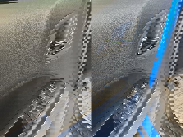 Used 2022 Chevrolet Colorado LT w/ LT Convenience Package image 6