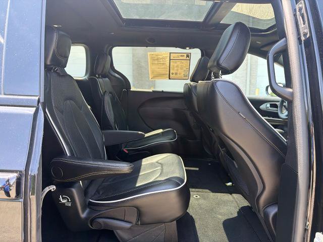 Used 2025 Chrysler Pacifica Limited FWD image 27