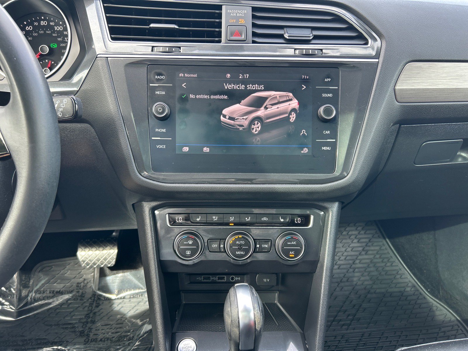 Used 2020 Volkswagen Tiguan SE w/ Panoramic Sunroof Package AWD/4WD image 26